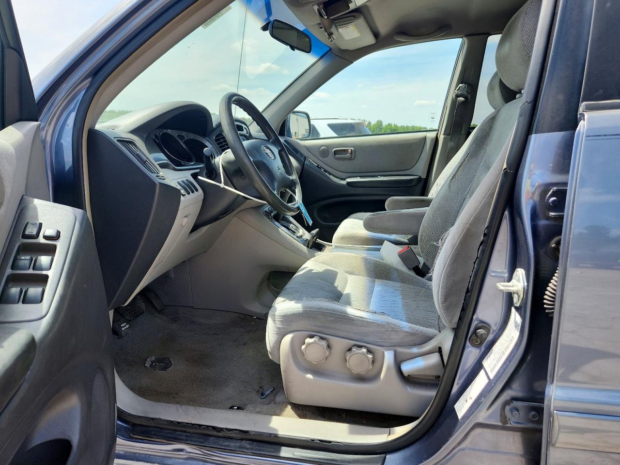 2003 TOYOTA HIGHLANDER BASE photo 13