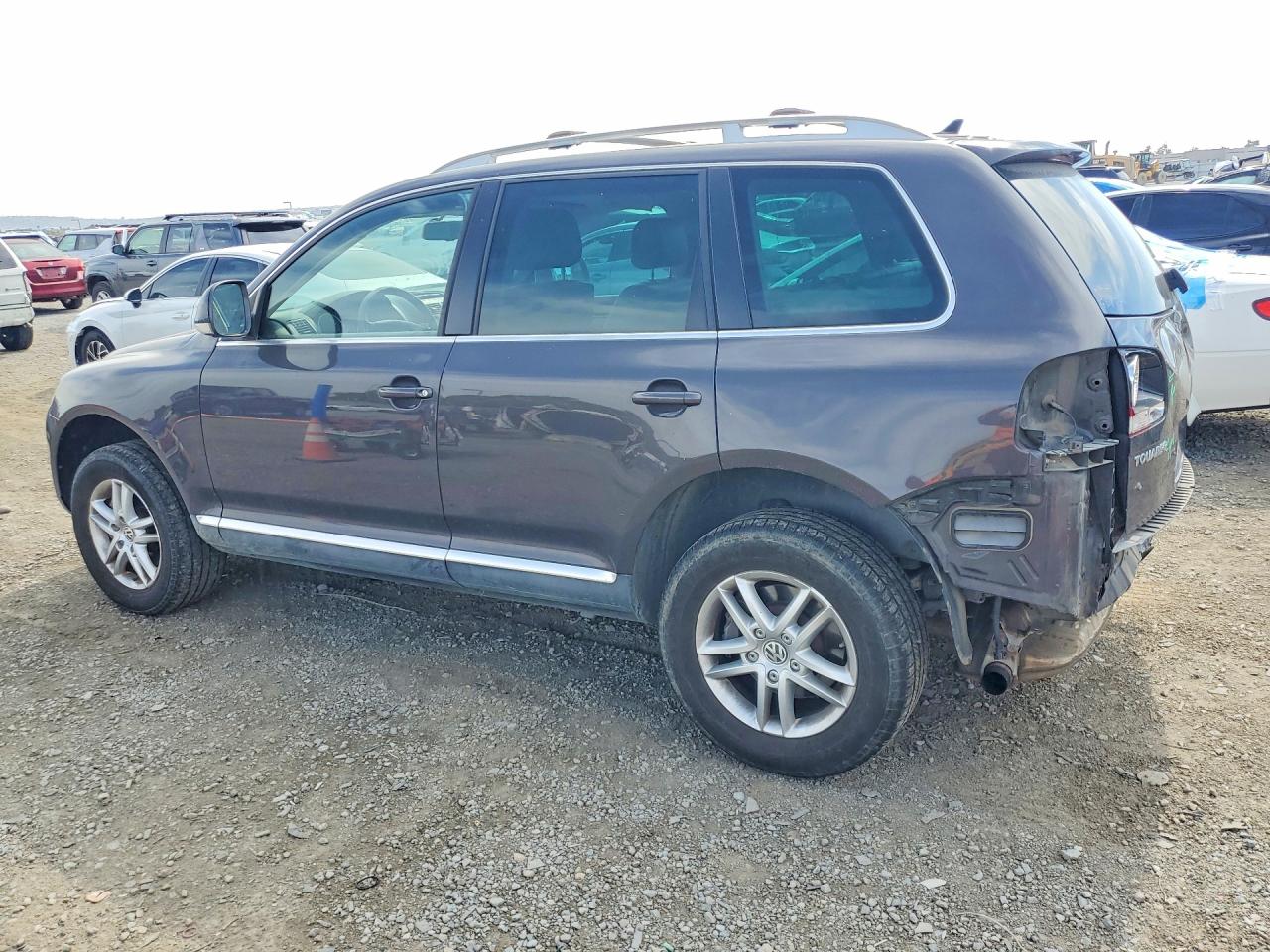 2010 VOLKSWAGEN TOUAREG V6 photo 2
