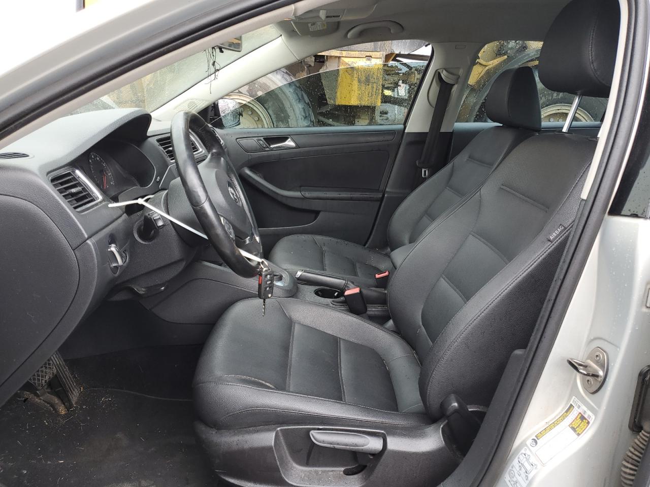 2011 VOLKSWAGEN JETTA SE photo 13