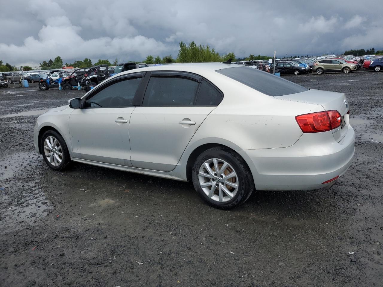 2011 VOLKSWAGEN JETTA SE photo 3