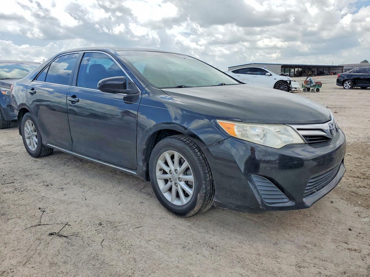 2012 TOYOTA CAMRY LE photo 10