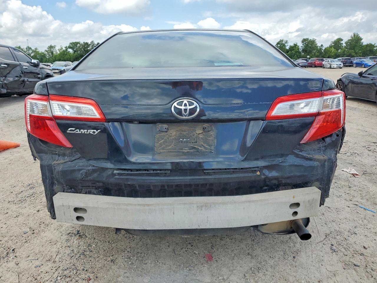2012 TOYOTA CAMRY LE photo 16