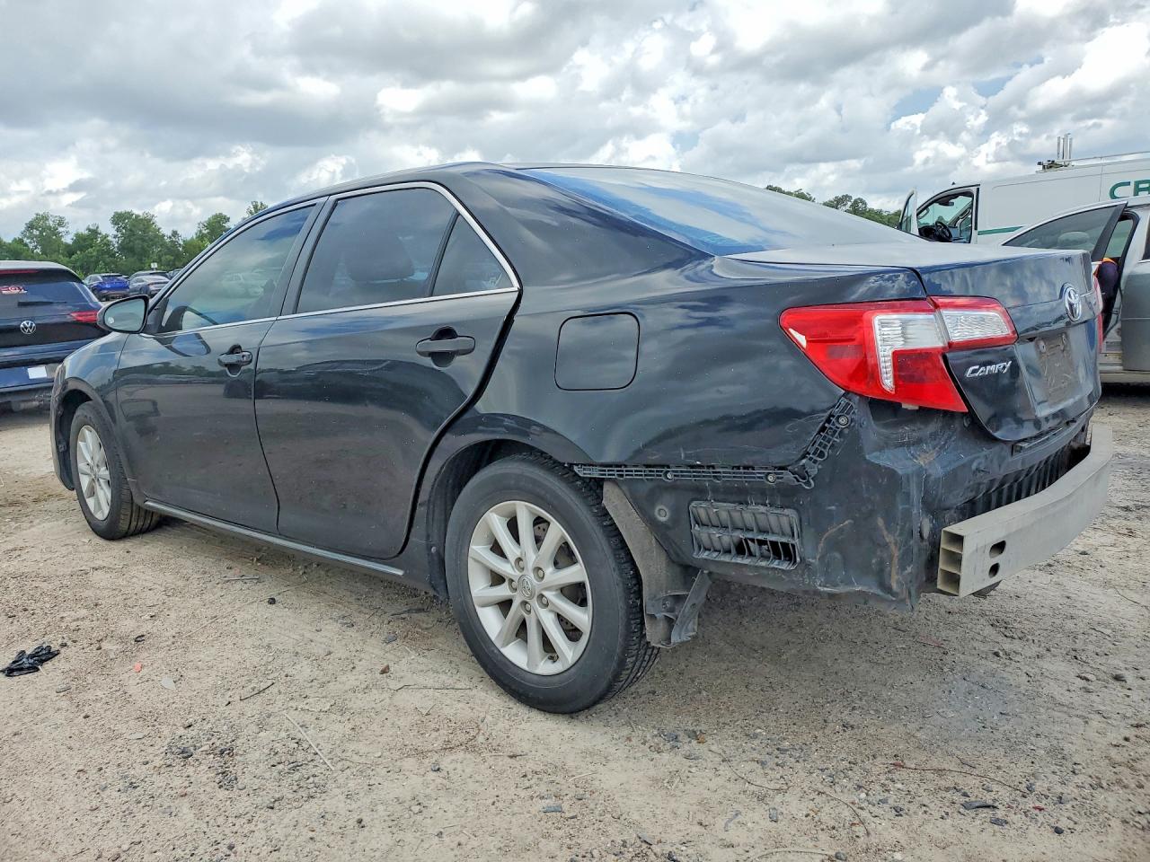 2012 TOYOTA CAMRY LE photo 4