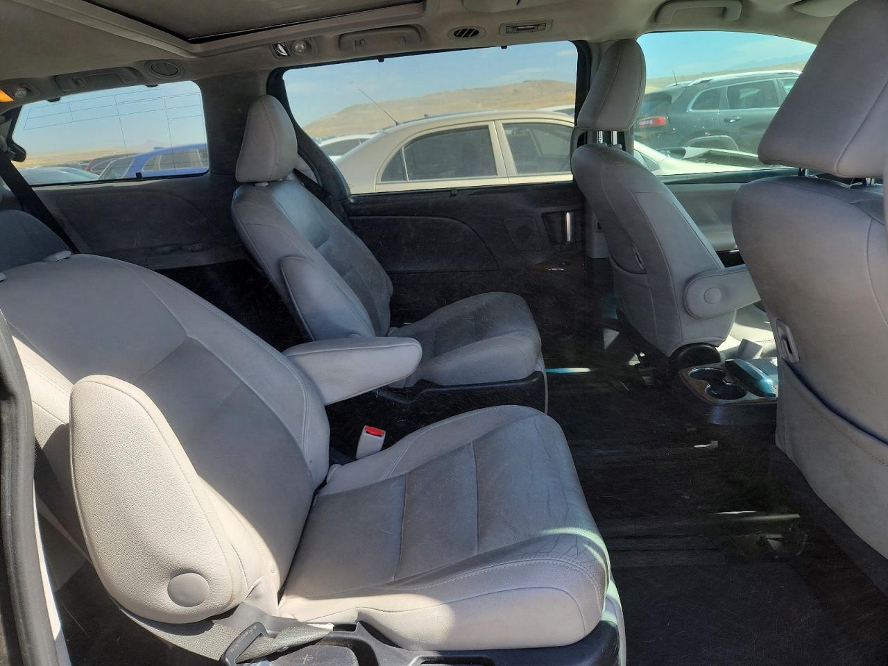 2015 TOYOTA SIENNA LIMITED PREMIUM 7-PASSENGER photo 21