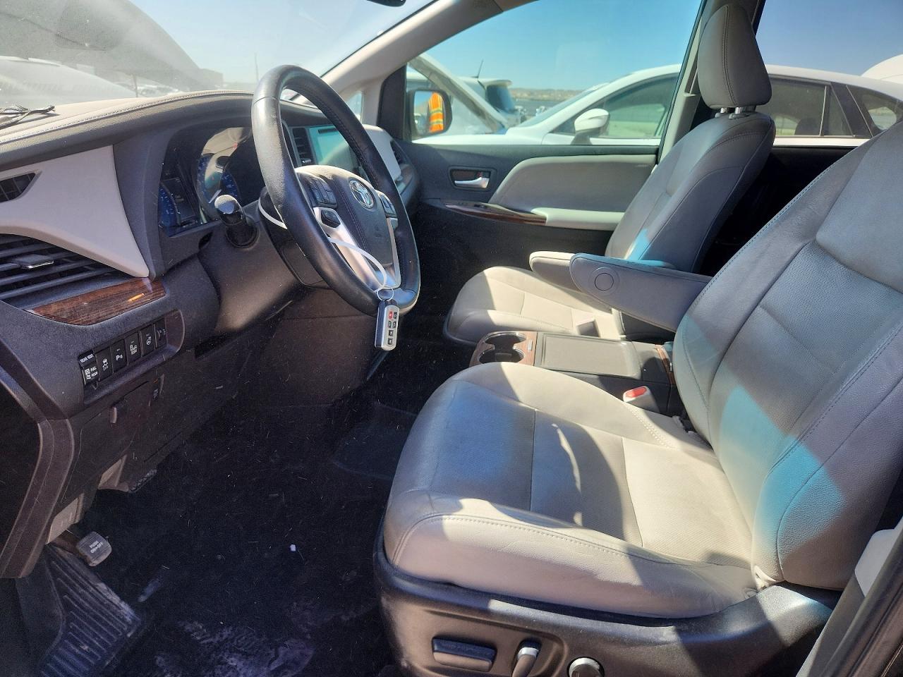 2015 TOYOTA SIENNA LIMITED PREMIUM 7-PASSENGER photo 13