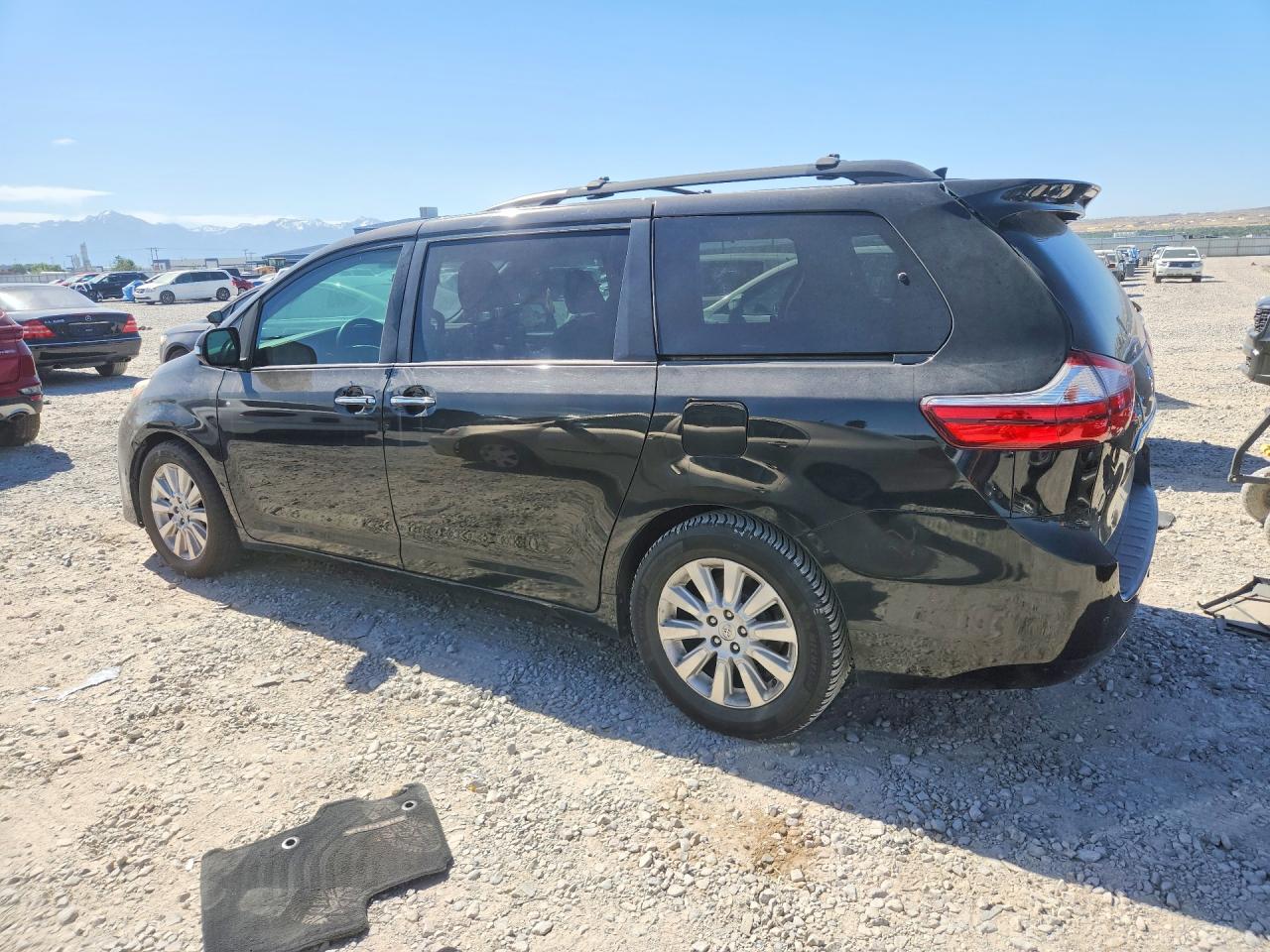 2015 TOYOTA SIENNA LIMITED PREMIUM 7-PASSENGER photo 3