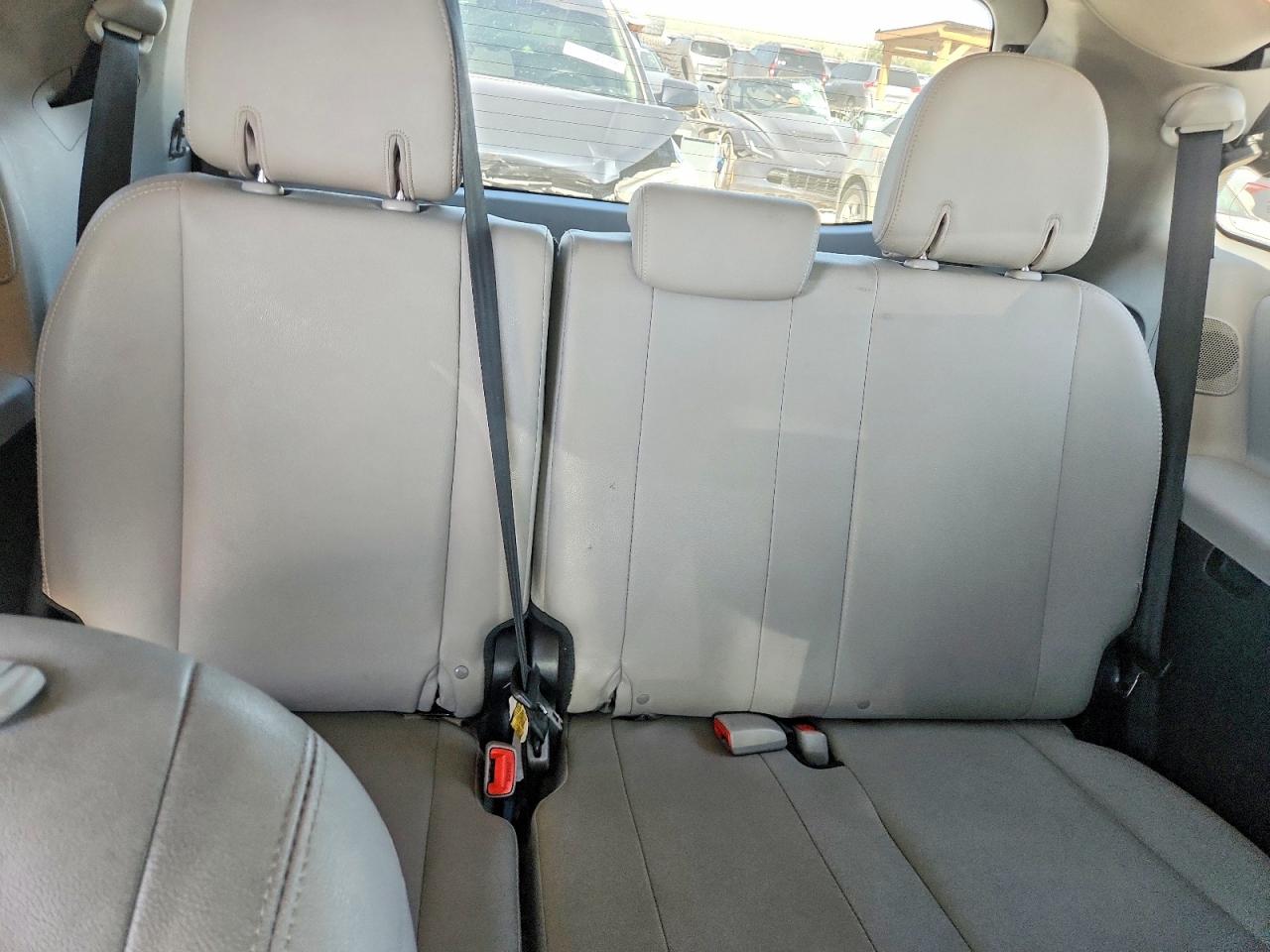 2015 TOYOTA SIENNA LIMITED PREMIUM 7-PASSENGER photo 19