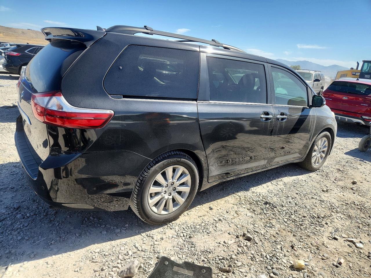 2015 TOYOTA SIENNA LIMITED PREMIUM 7-PASSENGER photo 5