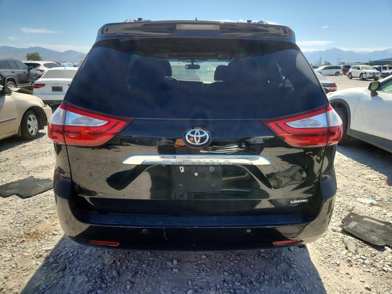 2015 TOYOTA SIENNA LIMITED PREMIUM 7-PASSENGER photo 11