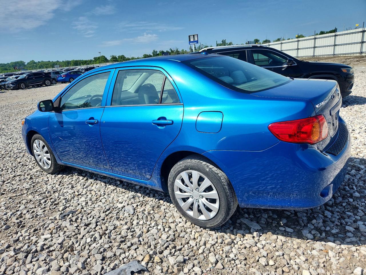 2010 TOYOTA COROLLA LE photo 4
