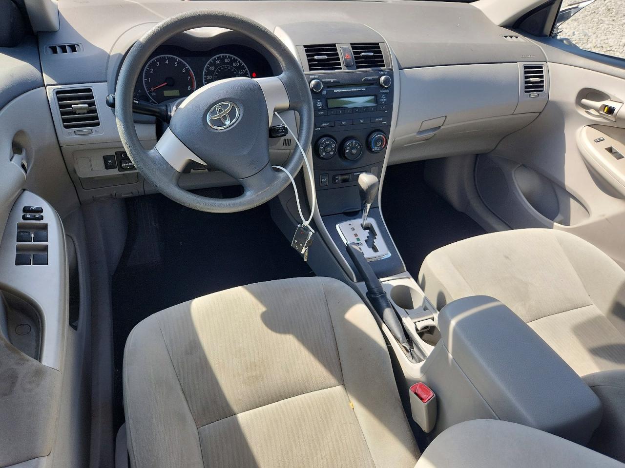 2010 TOYOTA COROLLA LE photo 22