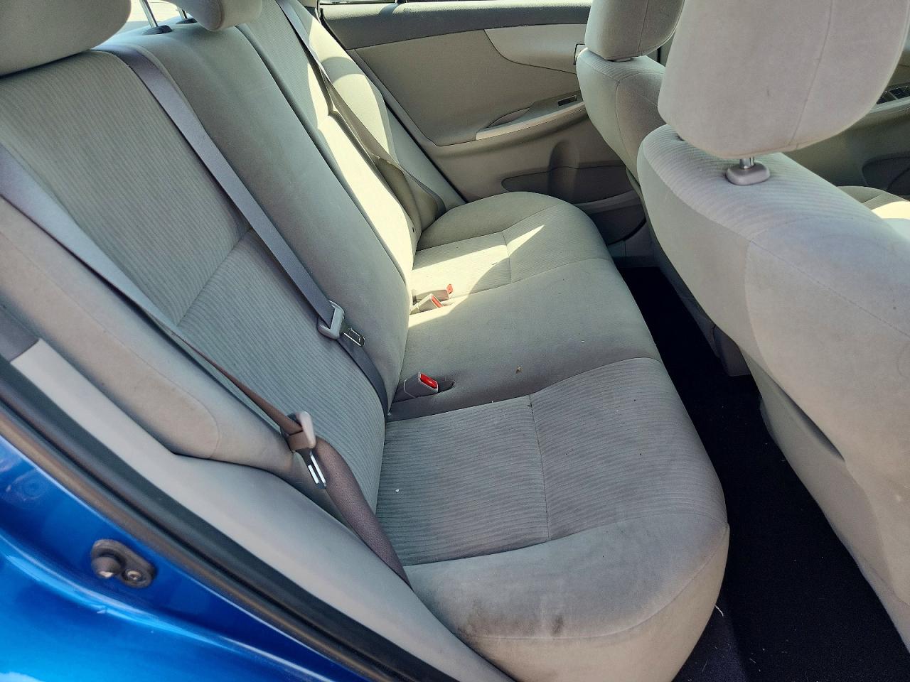 2010 TOYOTA COROLLA LE photo 28