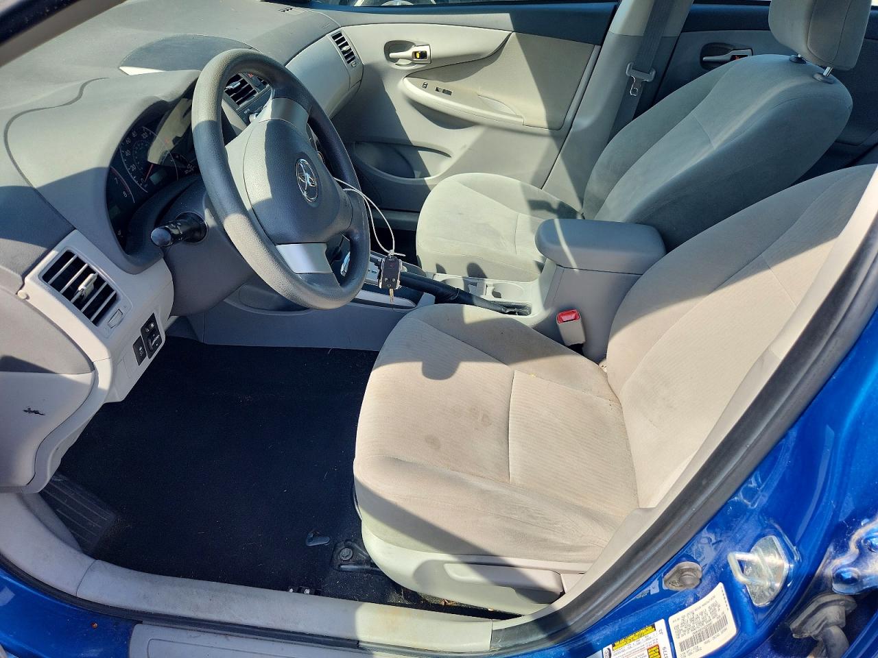 2010 TOYOTA COROLLA LE photo 19
