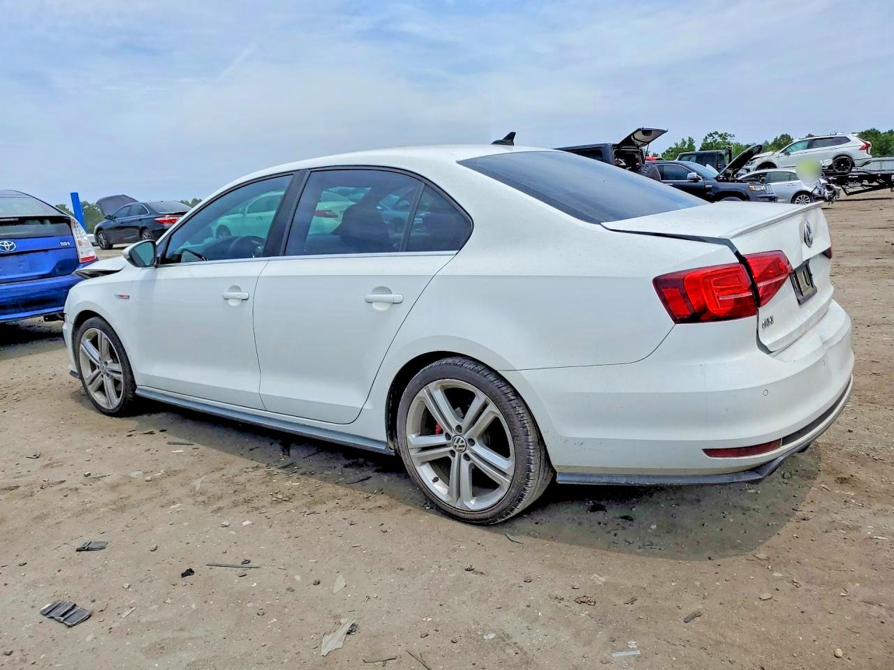 2017 VOLKSWAGEN JETTA GLI photo 3