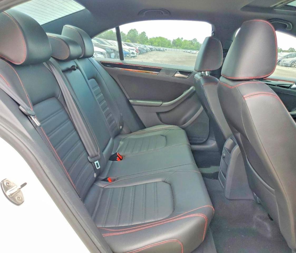 2017 VOLKSWAGEN JETTA GLI photo 19