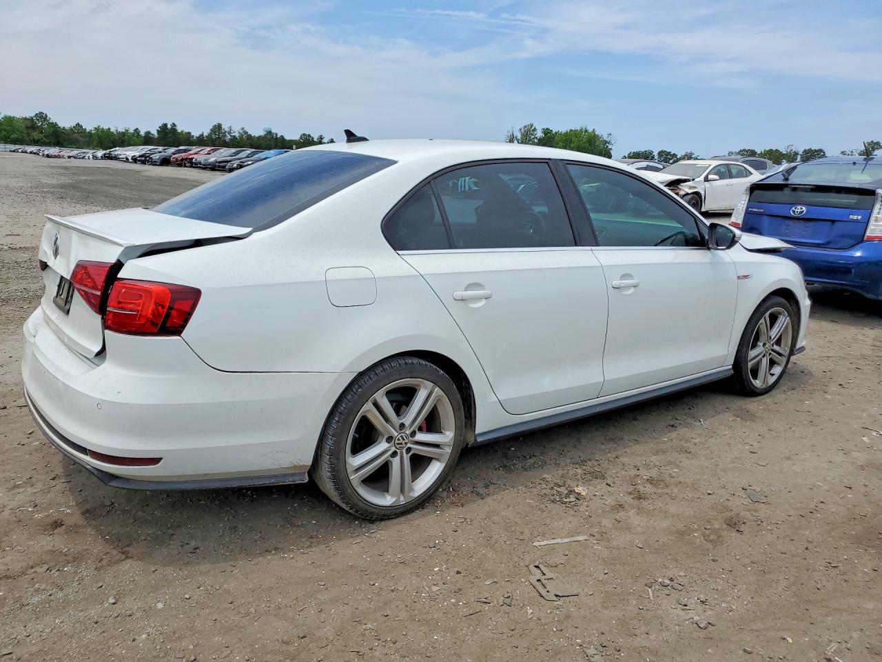 2017 VOLKSWAGEN JETTA GLI photo 5
