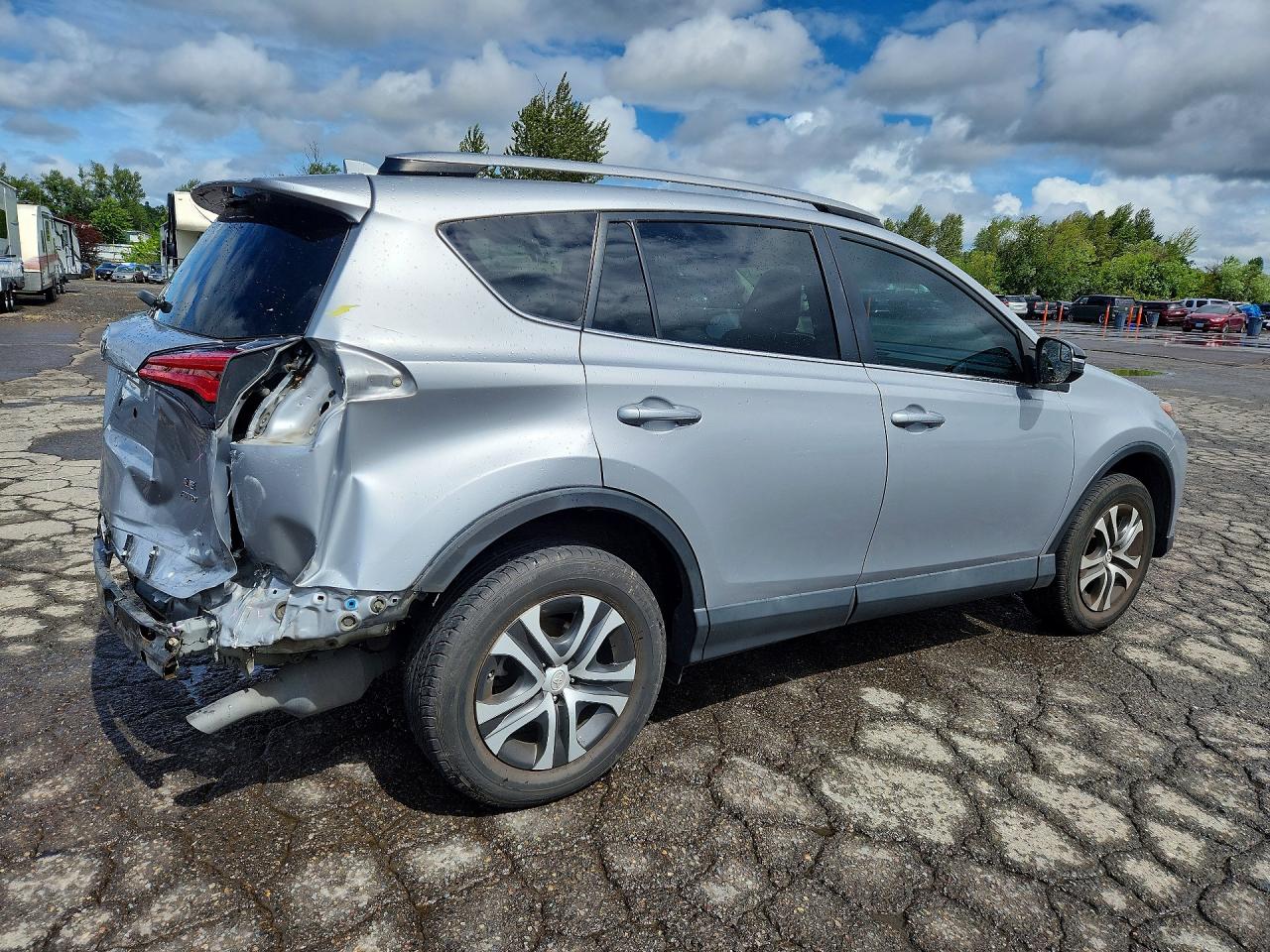 2017 TOYOTA RAV4 LE photo 7