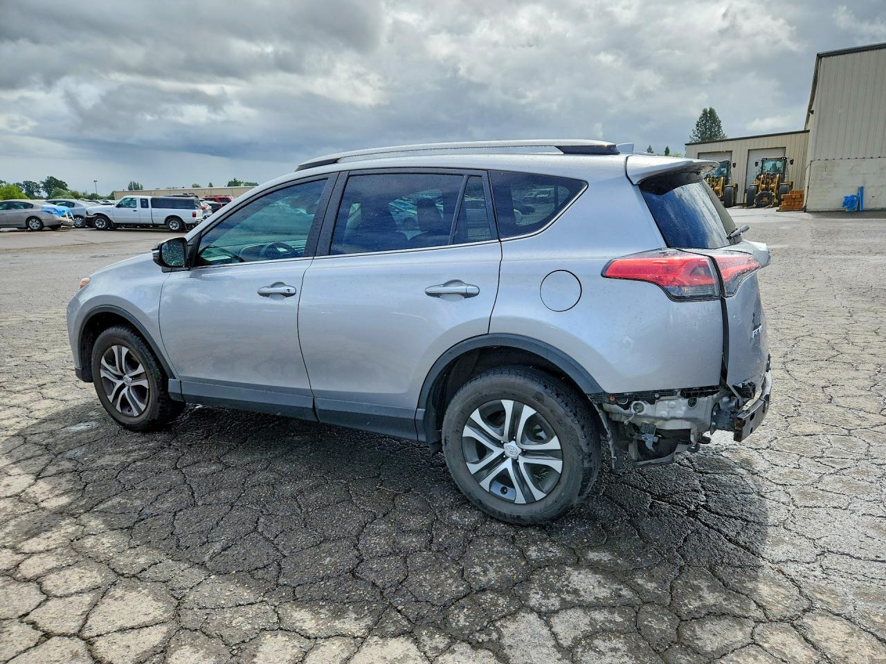 2017 TOYOTA RAV4 LE photo 4