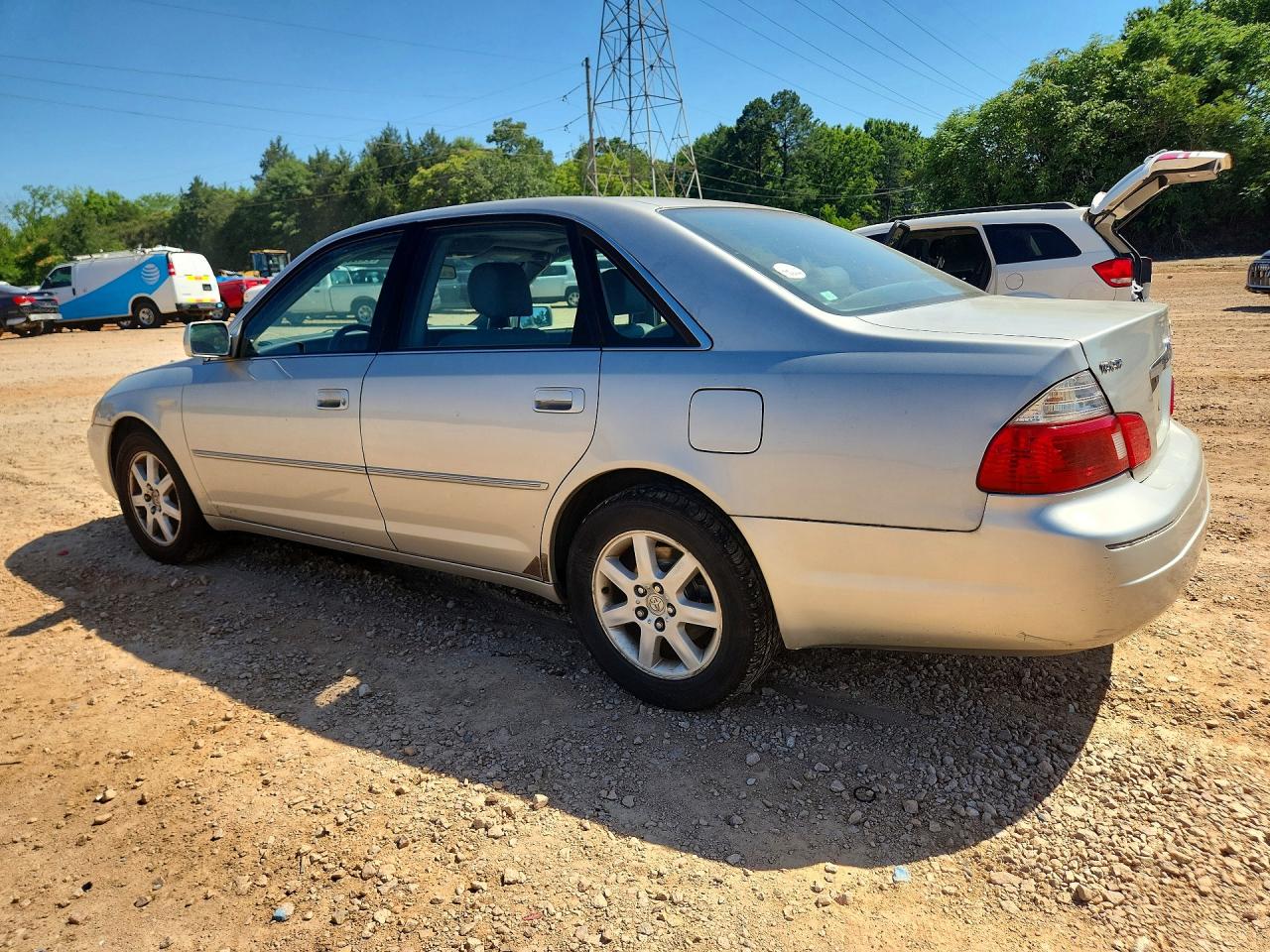 2004 TOYOTA AVALON XL photo 2