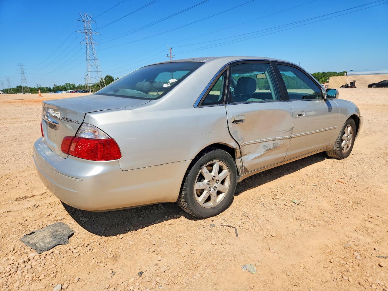 2004 TOYOTA AVALON XL photo 3