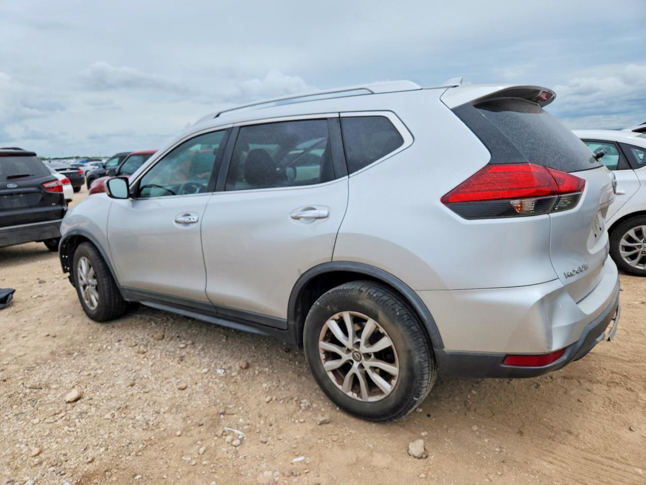 2017 NISSAN ROGUE SV photo 3