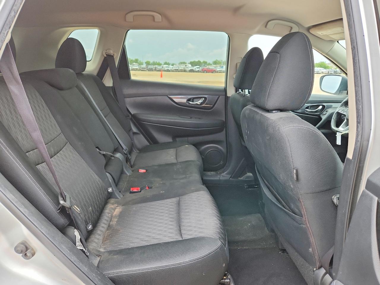 2017 NISSAN ROGUE SV photo 21