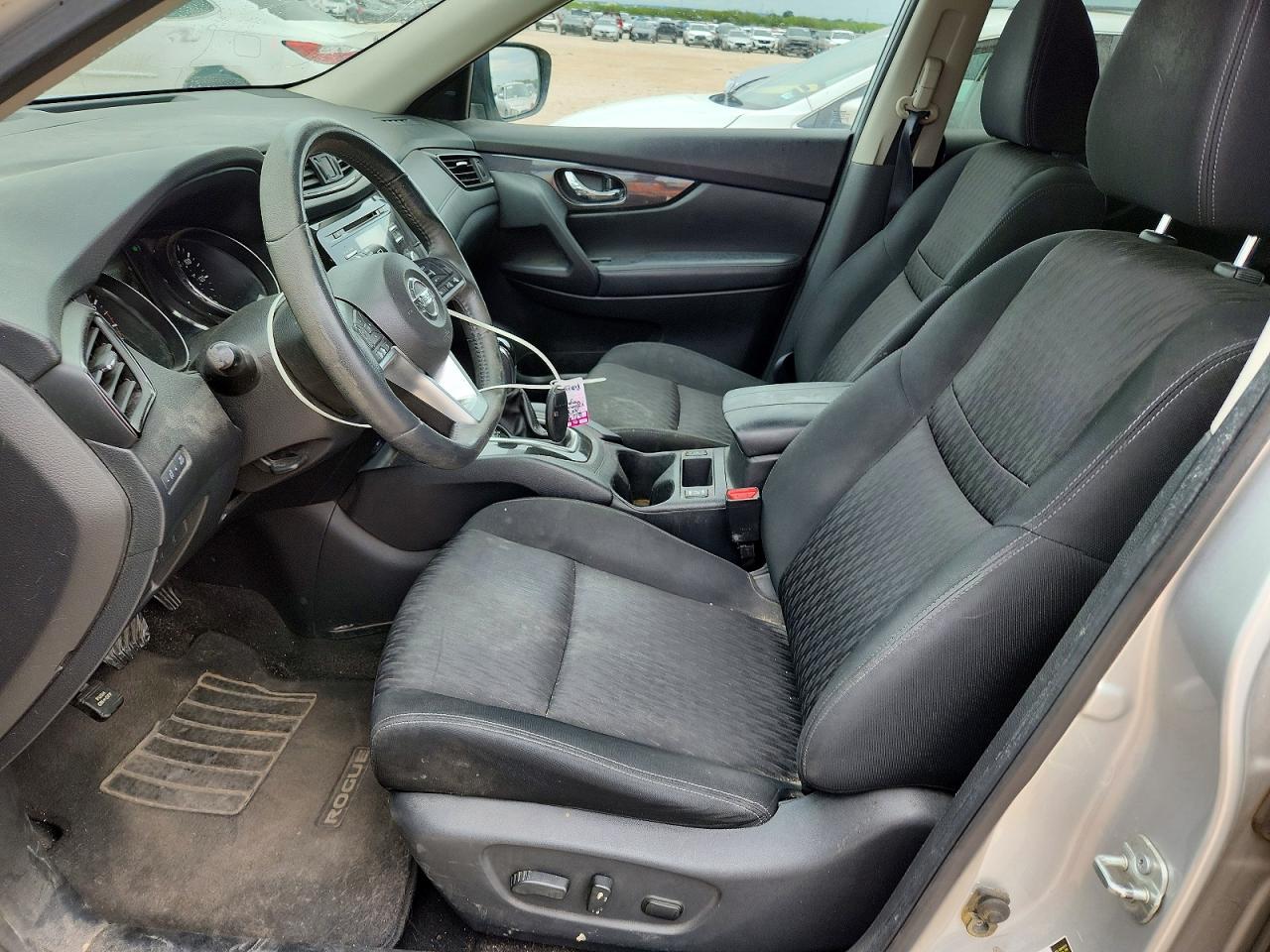 2017 NISSAN ROGUE SV photo 13