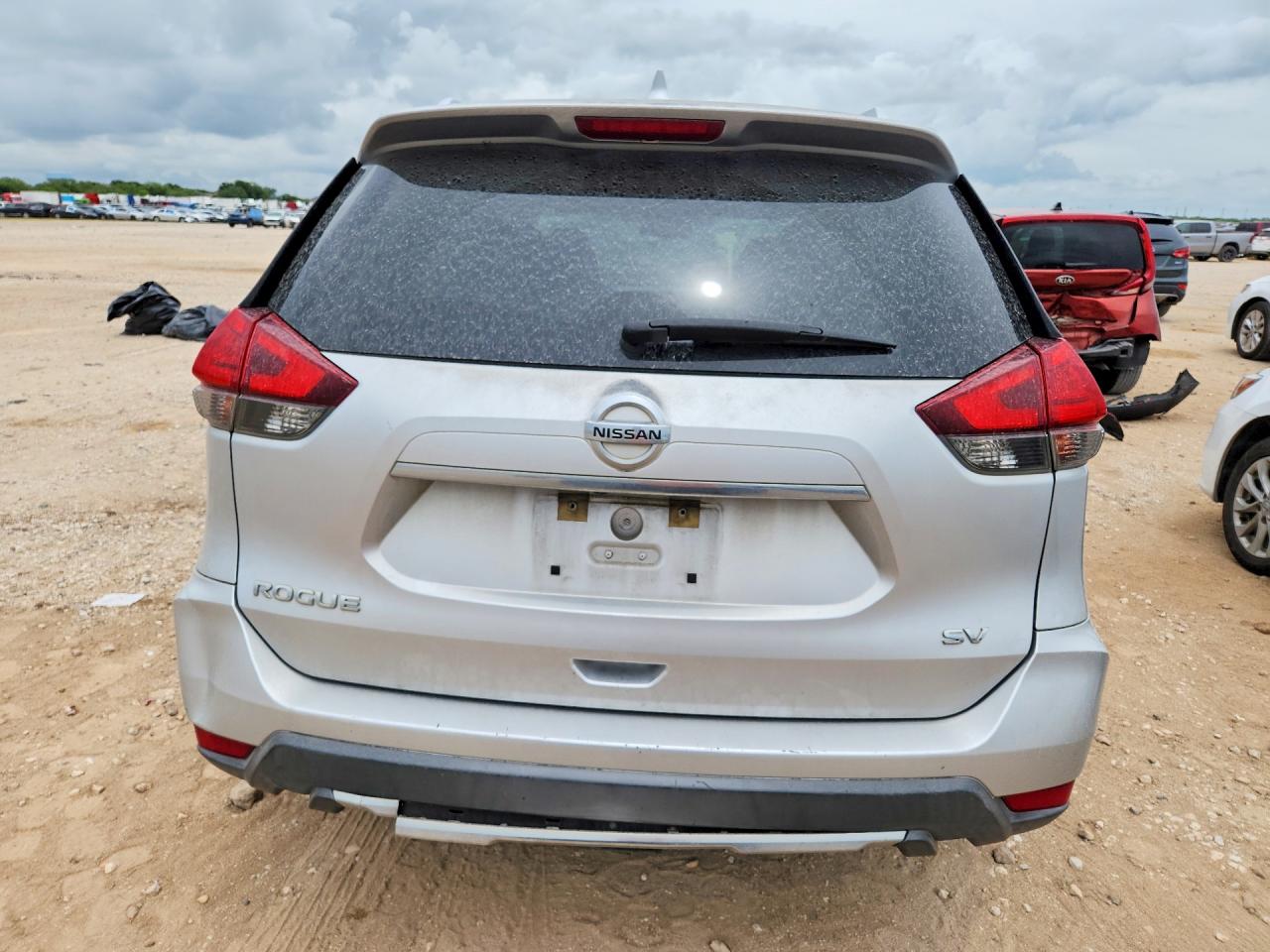 2017 NISSAN ROGUE SV photo 11