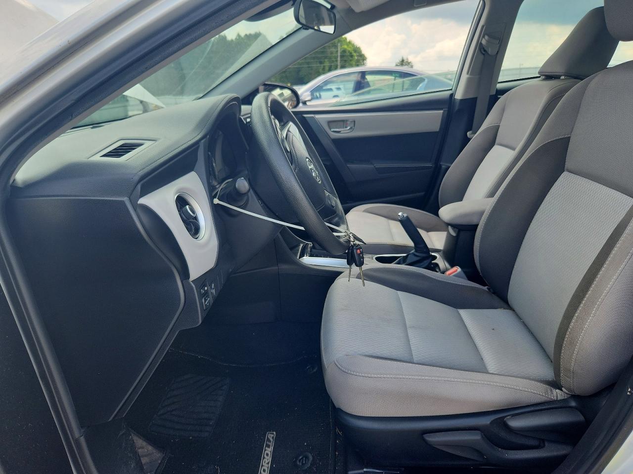 2017 TOYOTA COROLLA LE photo 19