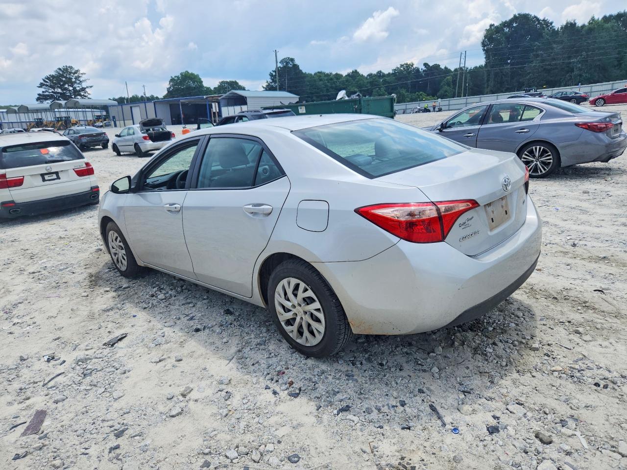 2017 TOYOTA COROLLA LE photo 4