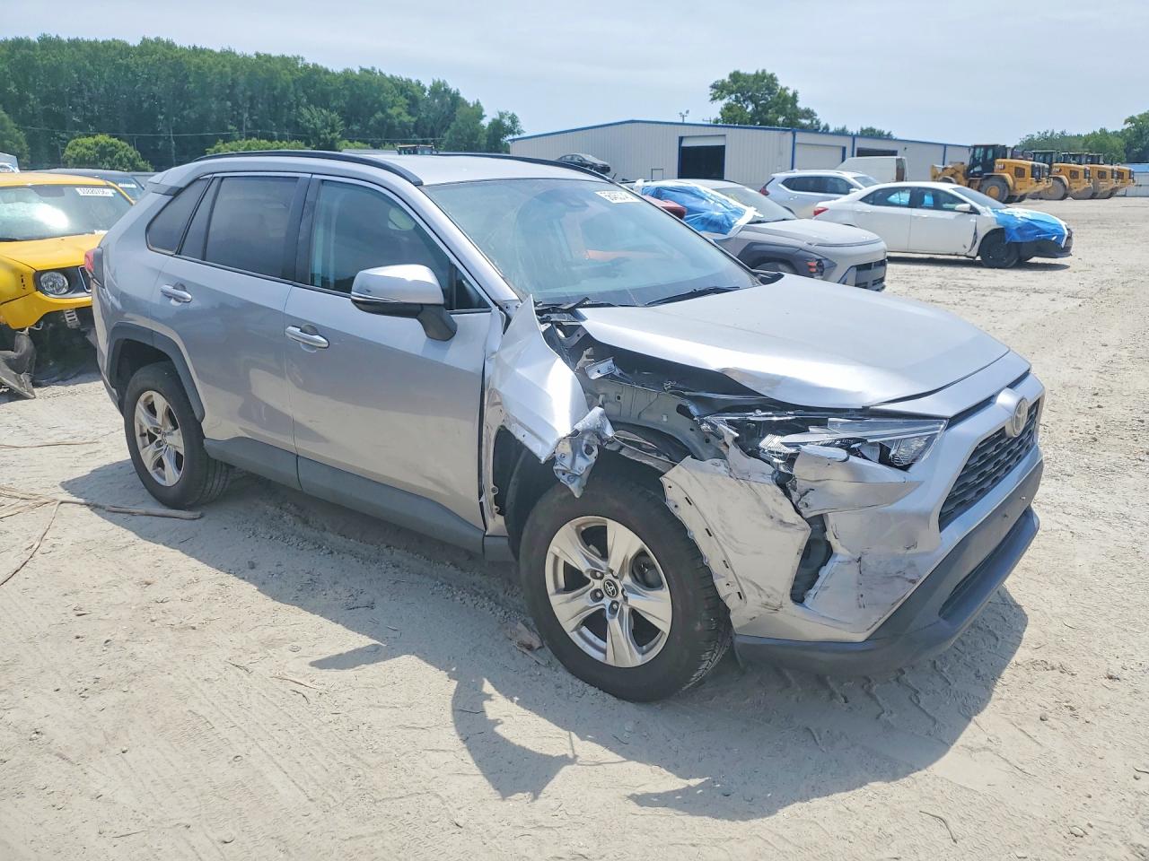2021 TOYOTA RAV4 XLE photo 7