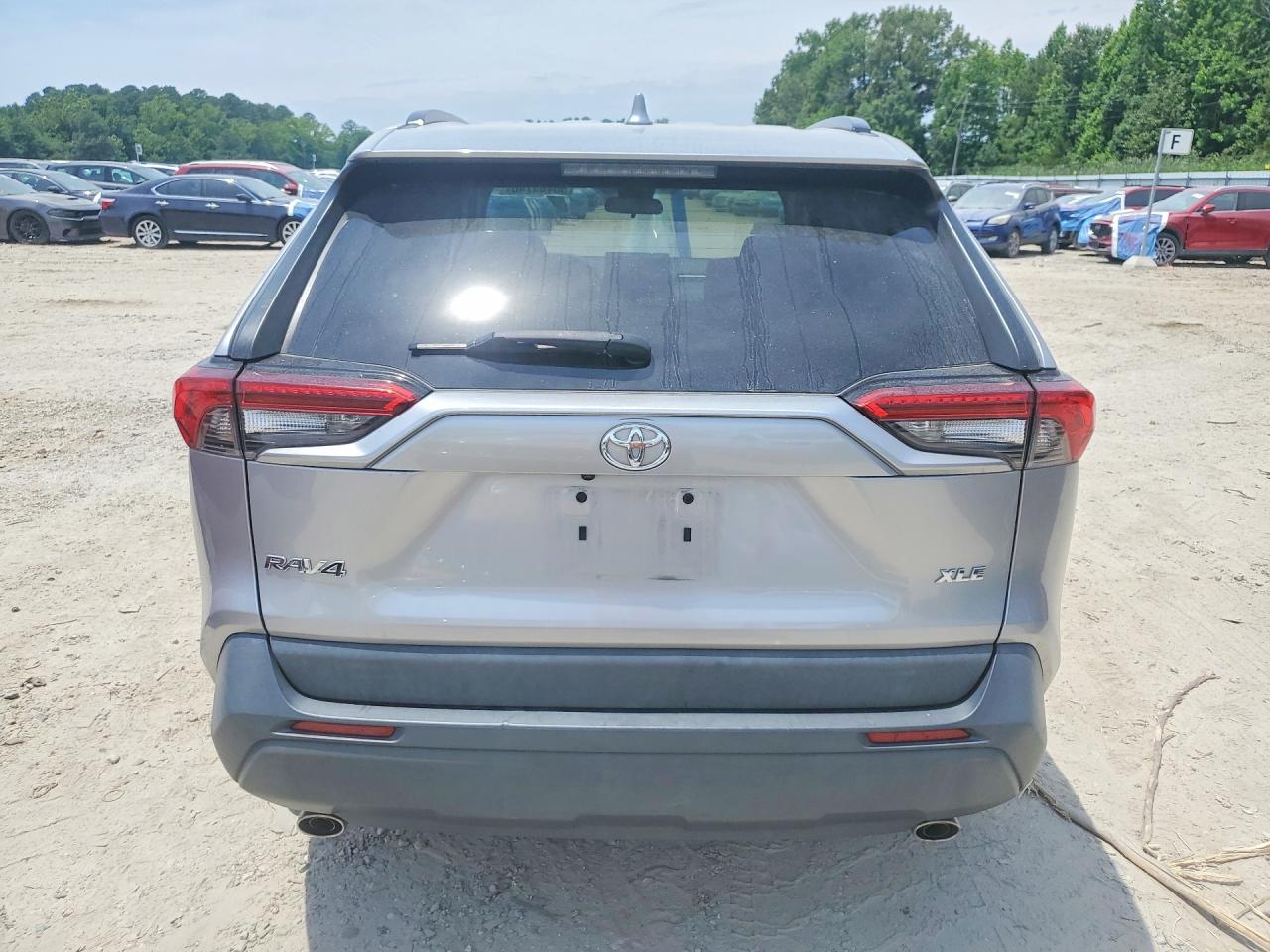 2021 TOYOTA RAV4 XLE photo 11