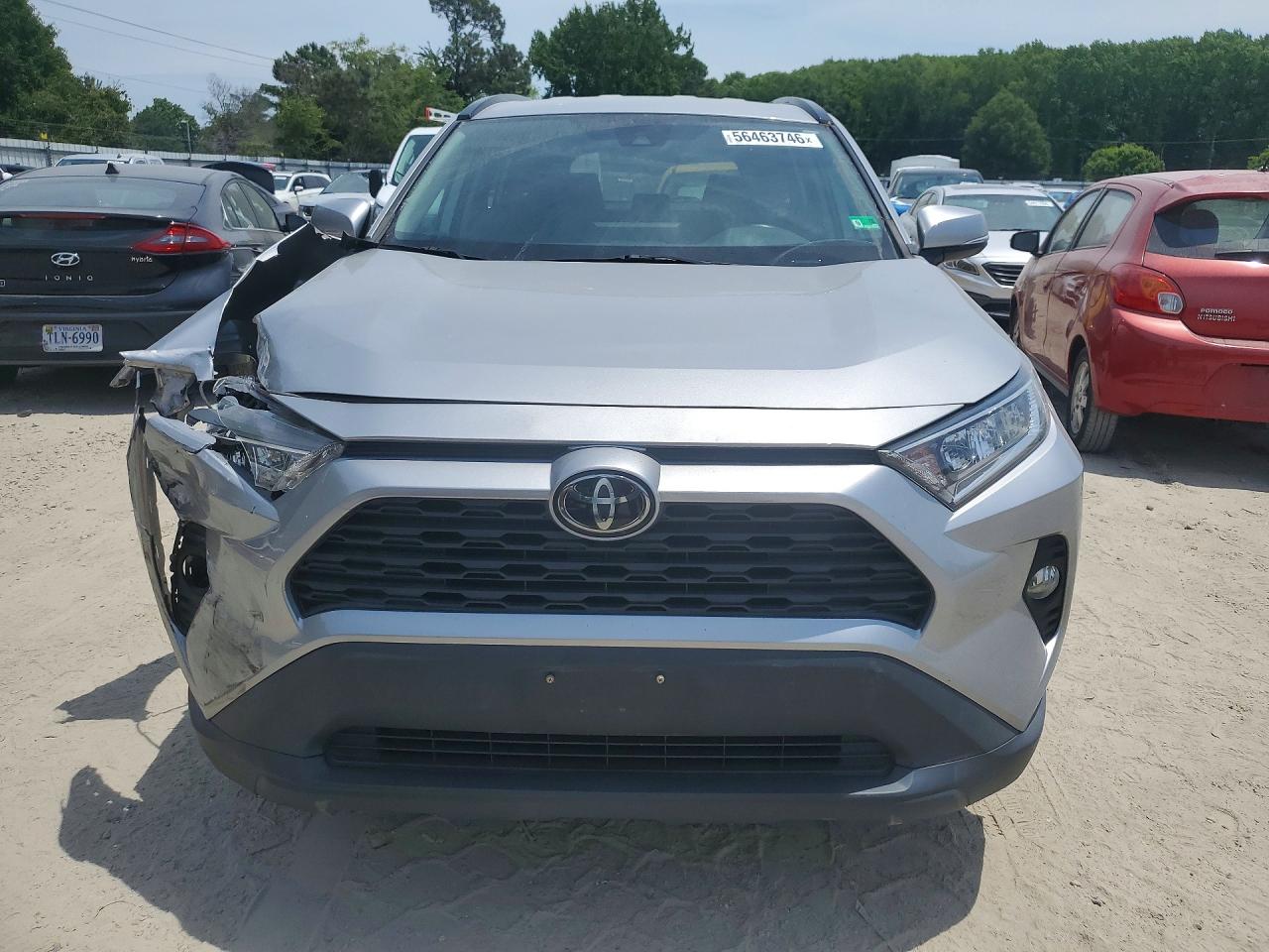2021 TOYOTA RAV4 XLE photo 9