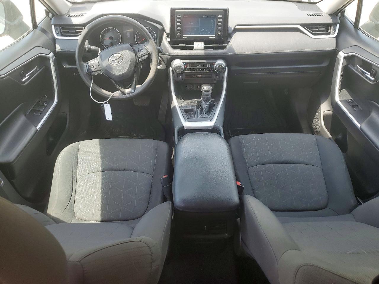 2021 TOYOTA RAV4 XLE photo 15