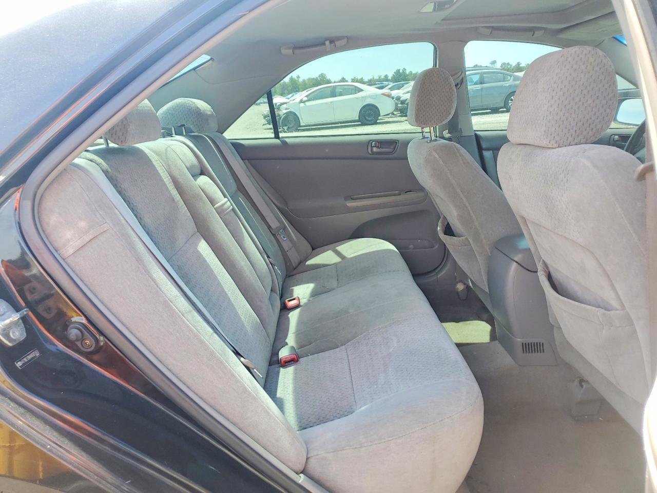 2004 TOYOTA CAMRY LE photo 19