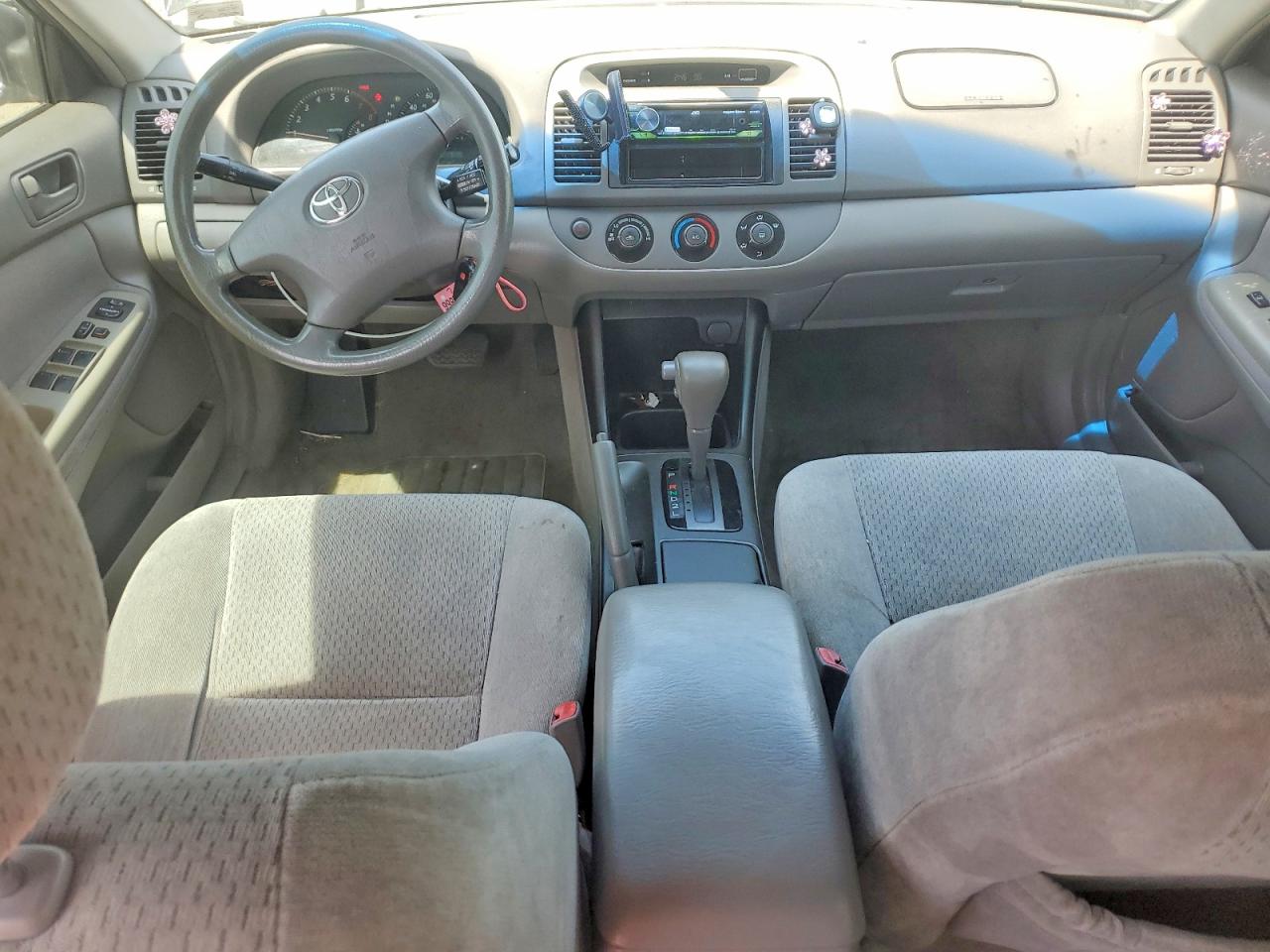 2004 TOYOTA CAMRY LE photo 15