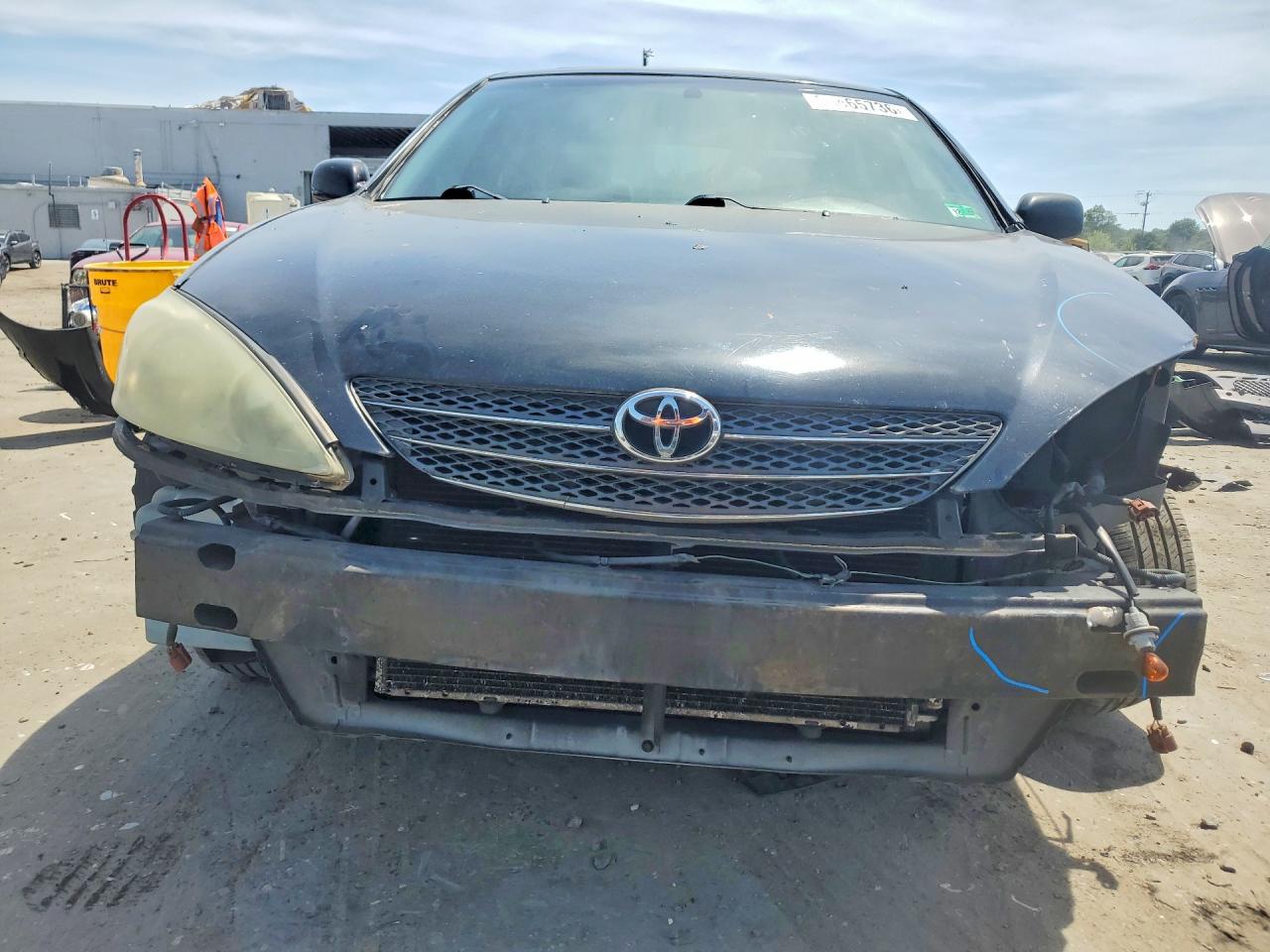 2004 TOYOTA CAMRY LE photo 9