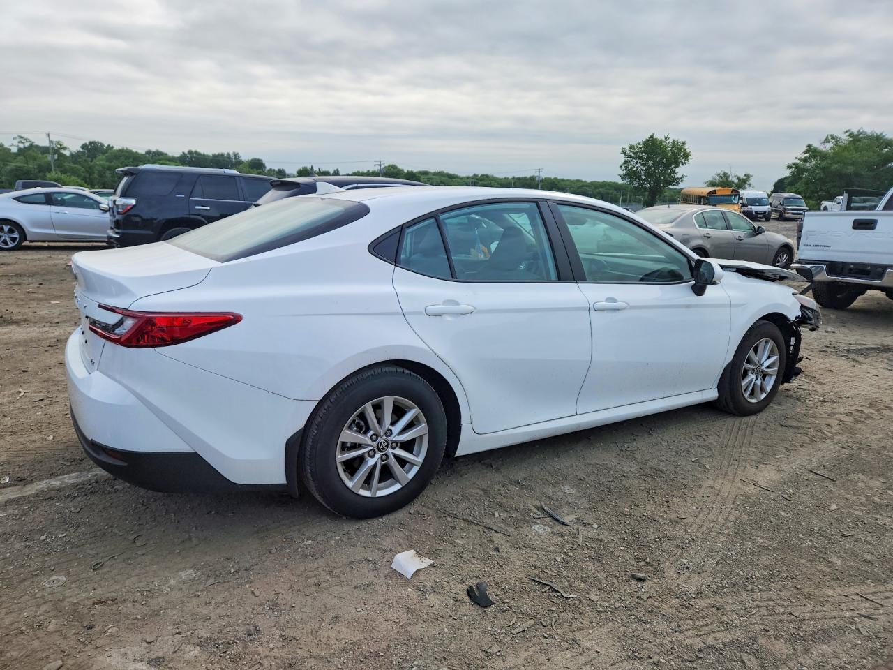 2025 TOYOTA CAMRY LE photo 5
