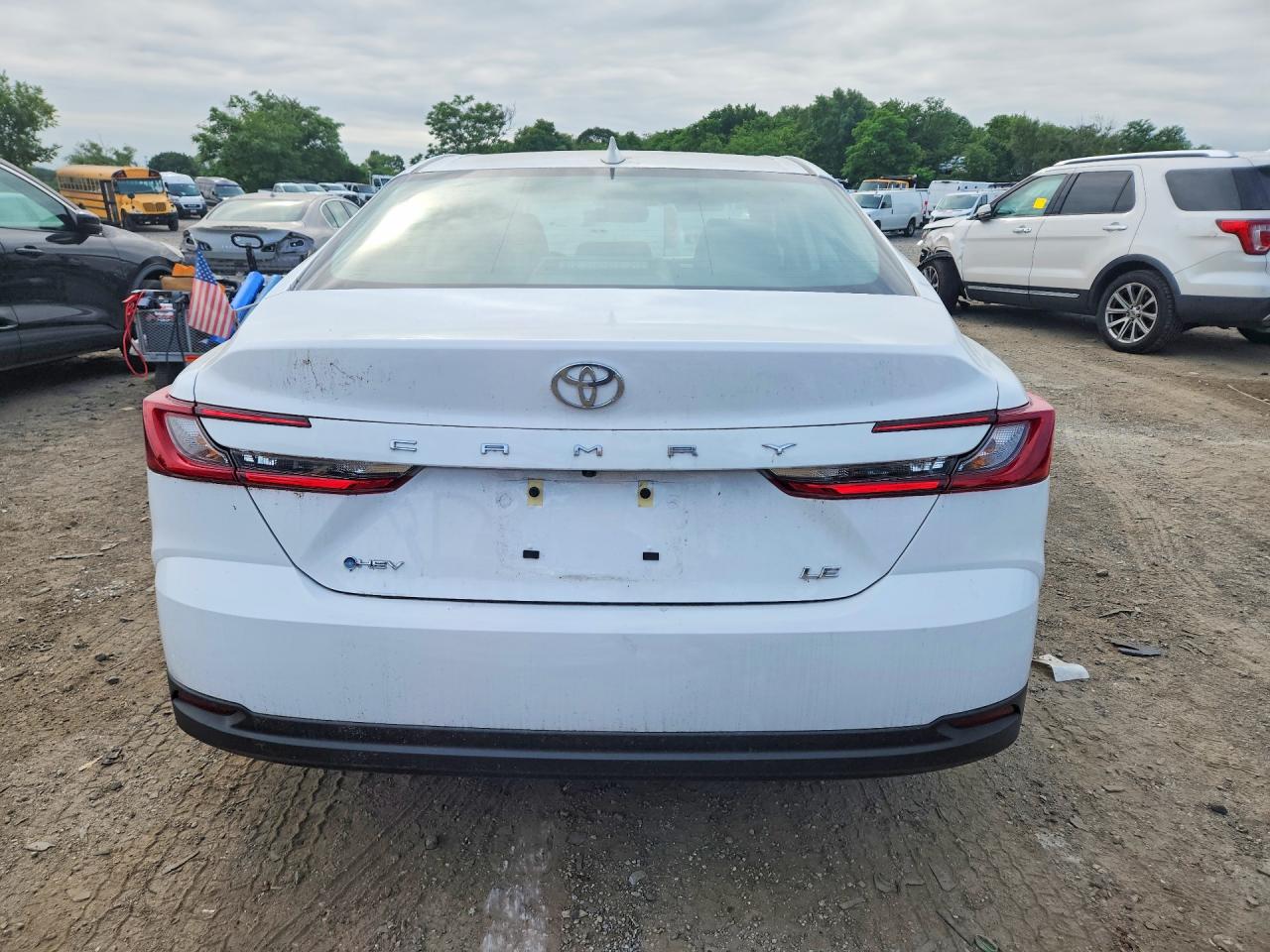 2025 TOYOTA CAMRY LE photo 11