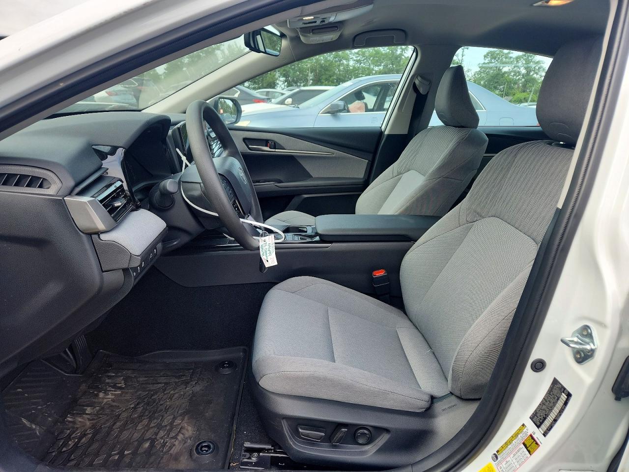 2025 TOYOTA CAMRY LE photo 13