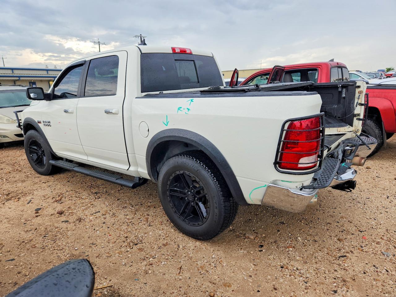 2016 RAM 1500 SLT photo 2