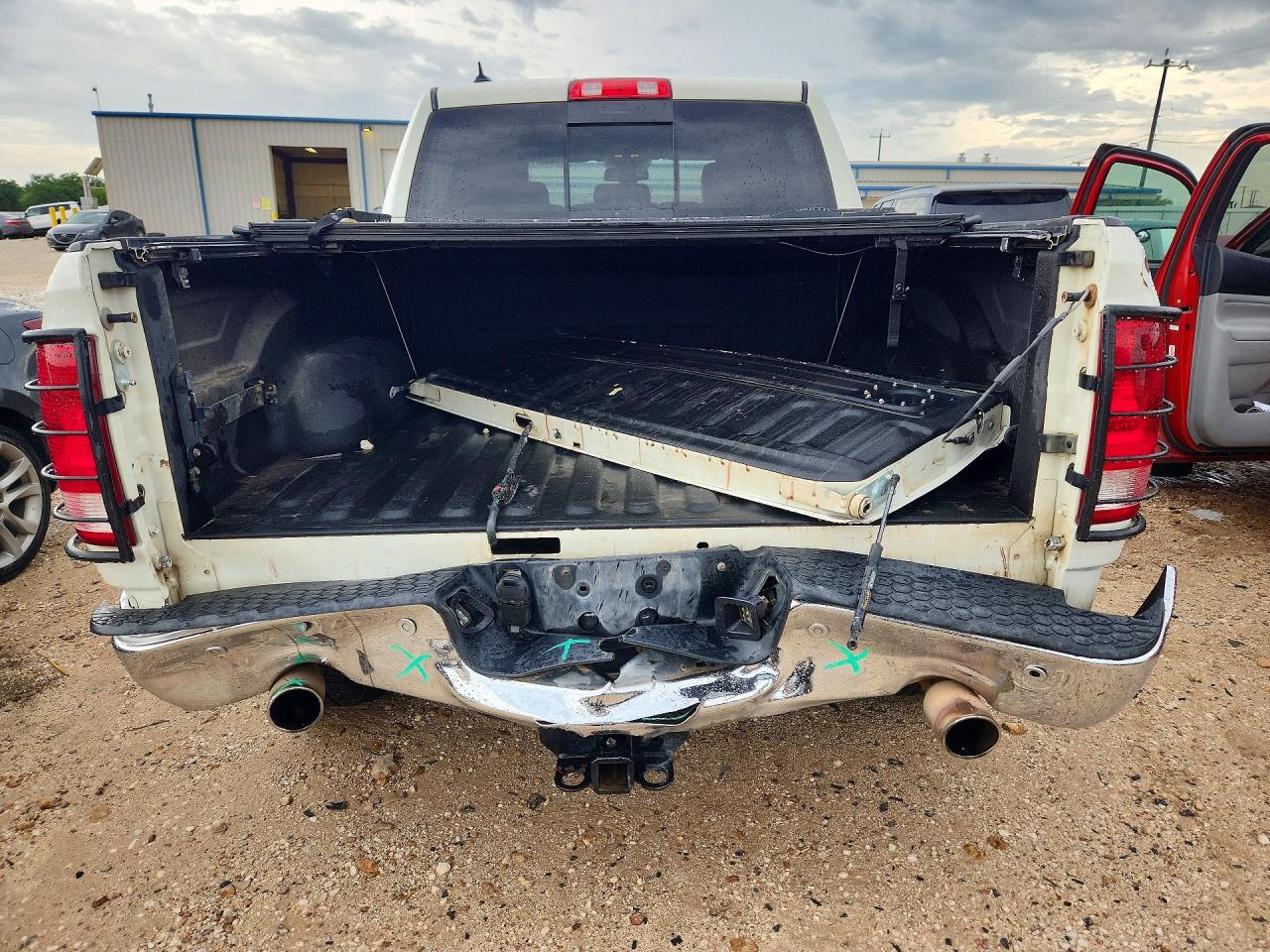 2016 RAM 1500 SLT photo 6