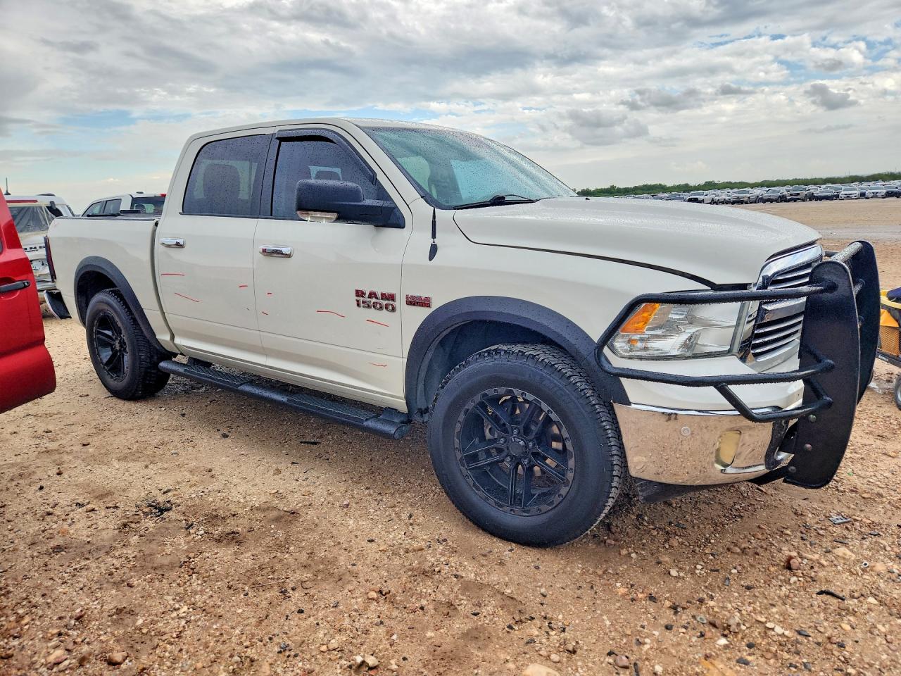 2016 RAM 1500 SLT photo 4