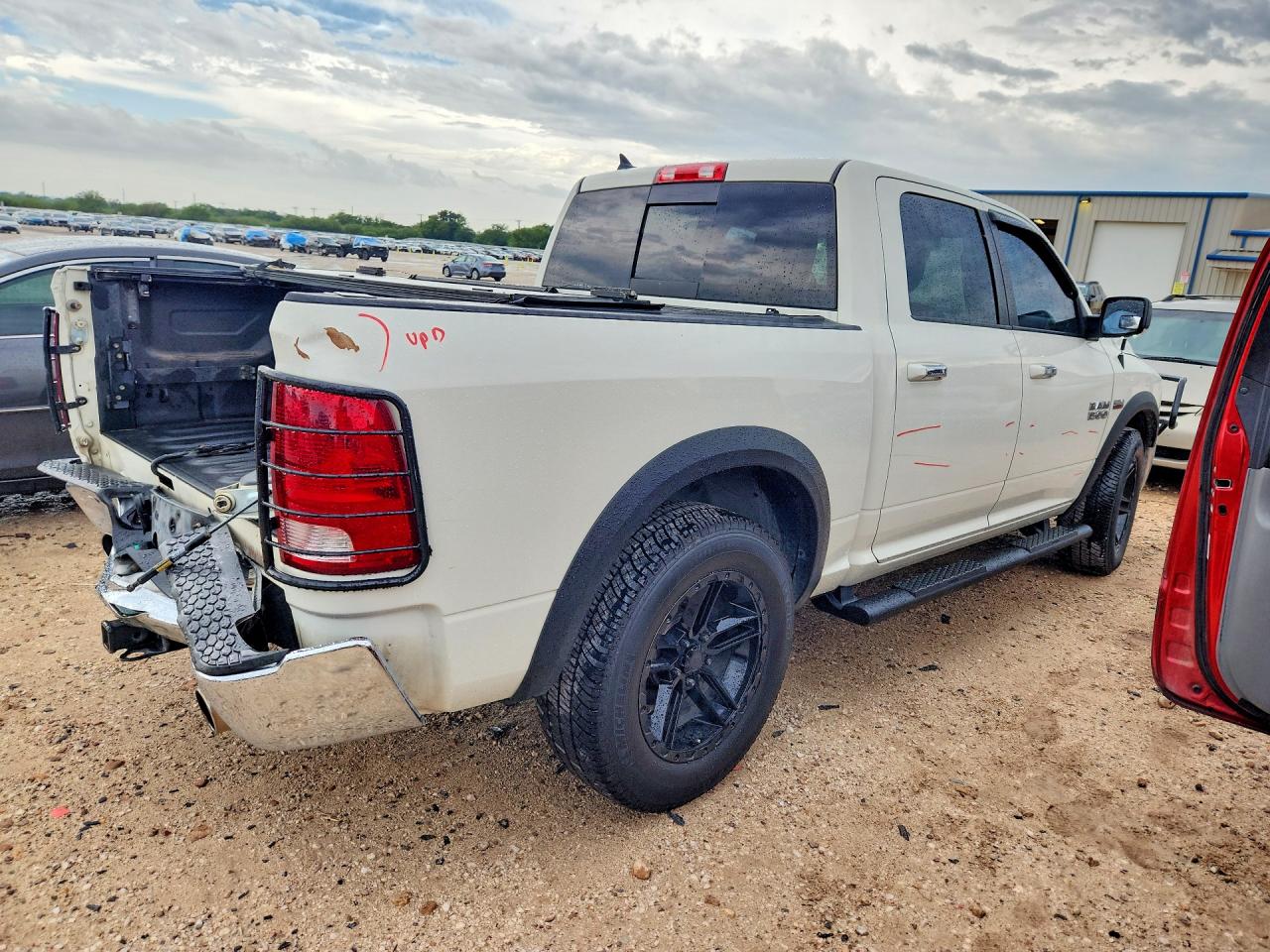 2016 RAM 1500 SLT photo 3