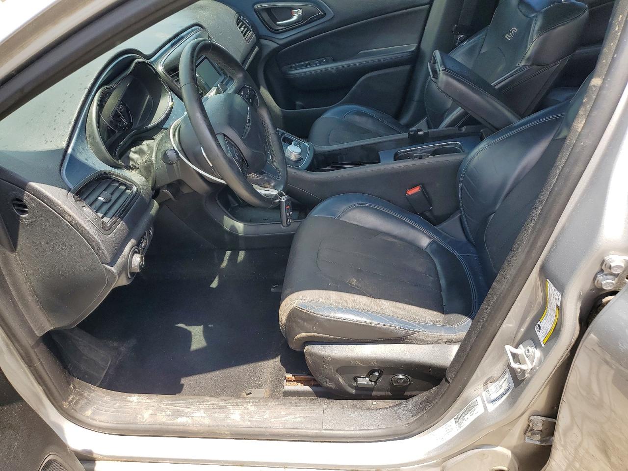 2015 CHRYSLER 200 S photo 19