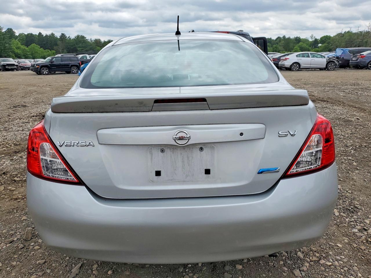 2014 NISSAN VERSA 1.6 SV photo 6