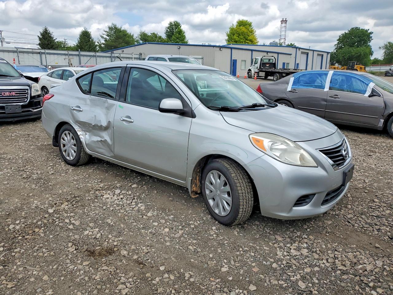 2014 NISSAN VERSA 1.6 SV photo 4