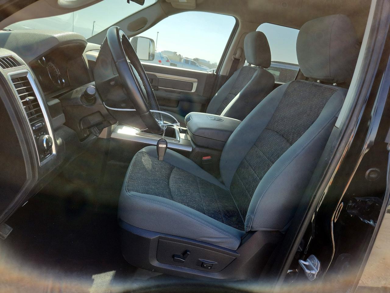 2013 RAM 1500 SLT photo 7