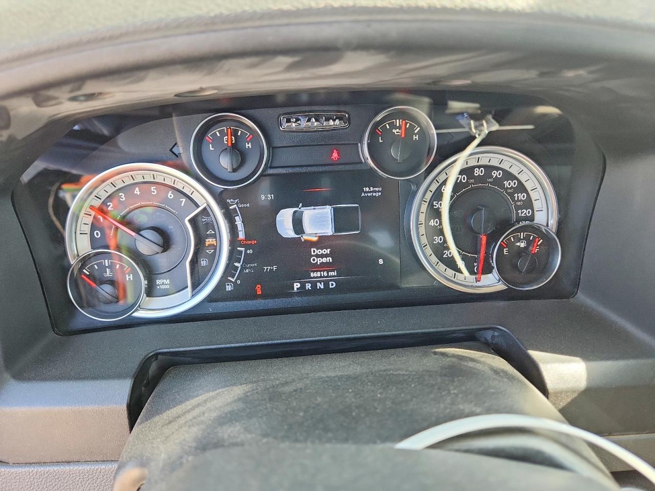 2013 RAM 1500 SLT photo 9