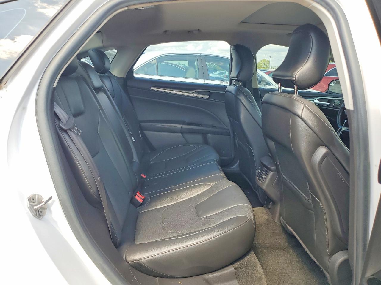 2016 FORD FUSION photo 19